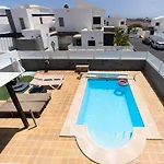Villa Beautiful And Luxurious With Heated Pool And Free Wi-fi In Playa Blanca.
