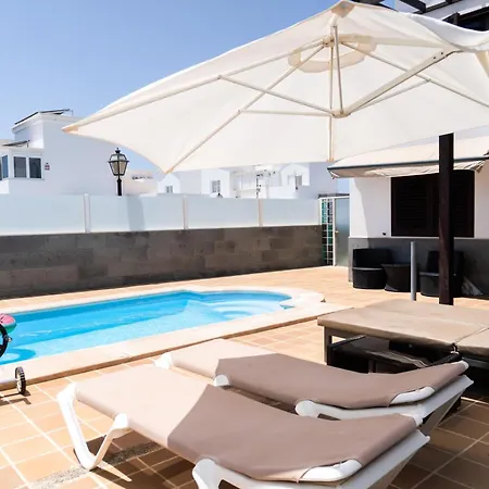 Villa Beautiful And Luxurious With Heated Pool And Free Wi-fi In Playa Blanca. *