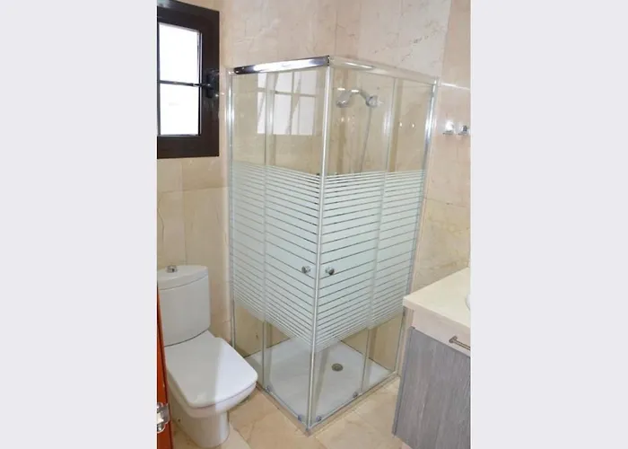 Beautiful And Luxurious With Heated Pool And Free Wi-fi In Playa Blanca.