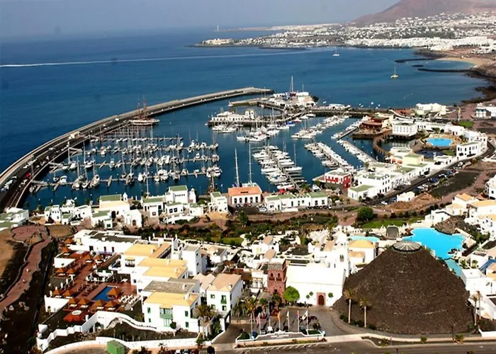 Beautiful And Luxurious With Heated Pool And Free Wi-fi In Playa Blanca.