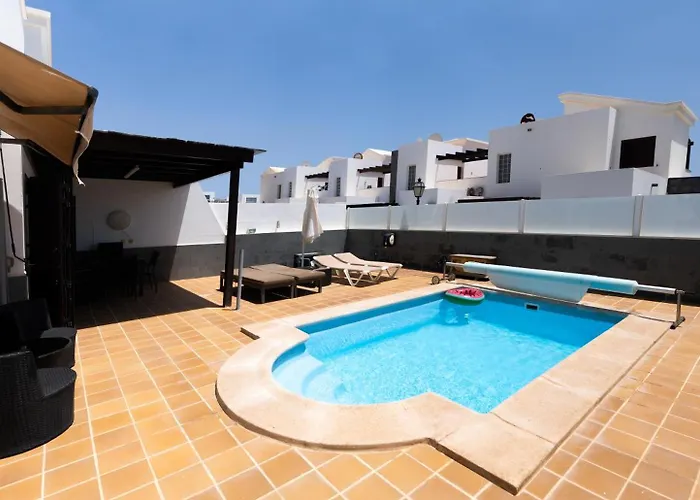 Beautiful And Luxurious With Heated Pool And Free Wi-fi In Playa Blanca. Villa *