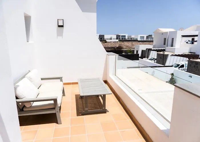 Beautiful And Luxurious With Heated Pool And Free Wi-fi In Playa Blanca. Villa