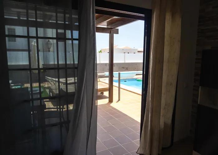 Beautiful And Luxurious With Heated Pool And Free Wi-fi In Playa Blanca. Villa *