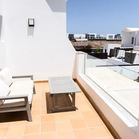 Beautiful And Luxurious With Heated Pool And Free Wi-fi In Playa Blanca. فيلة