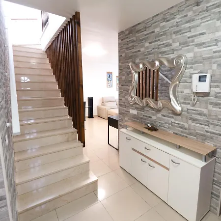 فيلة Beautiful And Luxurious With Heated Pool And Free Wi-fi In Playa Blanca. *