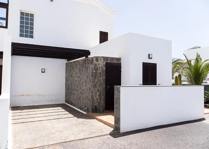 Beautiful And Luxurious With Heated Pool And Free Wi-fi In Playa Blanca. *