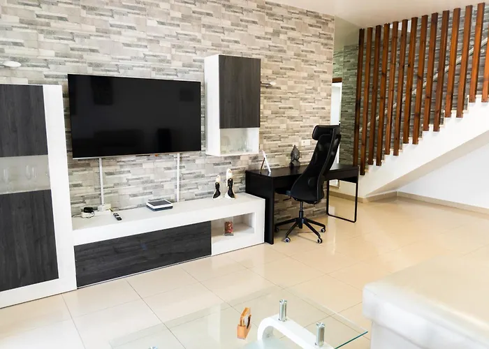 Beautiful And Luxurious With Heated Pool And Free Wi-fi In Playa Blanca.