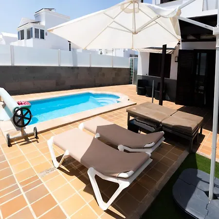 Beautiful And Luxurious With Heated Pool And Free Wi-fi In Playa Blanca.