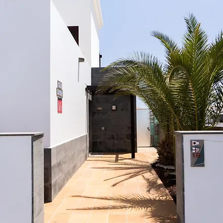 Beautiful And Luxurious With Heated Pool And Free Wi-fi In Playa Blanca. Villa *