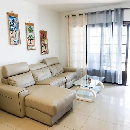 Вилла Beautiful And Luxurious With Heated Pool And Free Wi-fi In Playa Blanca.